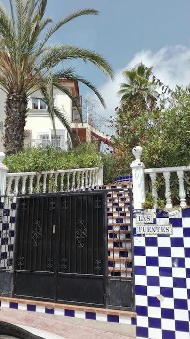 Schoenes Ruhiges Rooftop Apartment Mit Grosser Dachterrasse Torrevieja Exterior foto