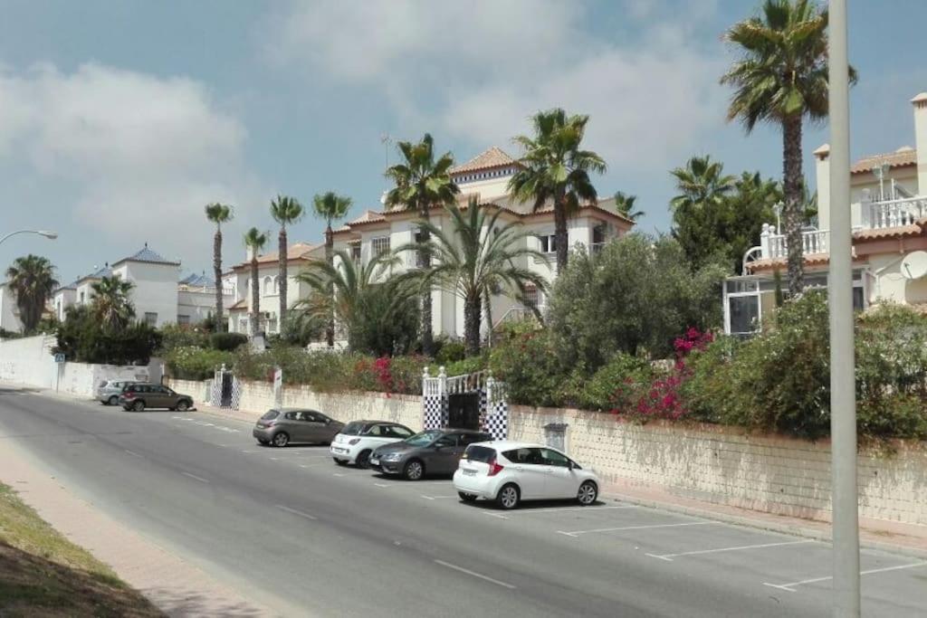 Schoenes Ruhiges Rooftop Apartment Mit Grosser Dachterrasse Torrevieja Exterior foto