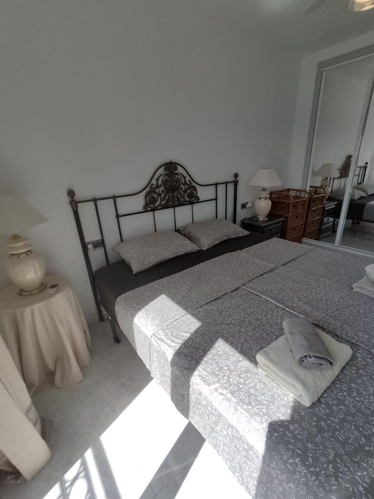 Schoenes Ruhiges Rooftop Apartment Mit Grosser Dachterrasse Torrevieja Exterior foto