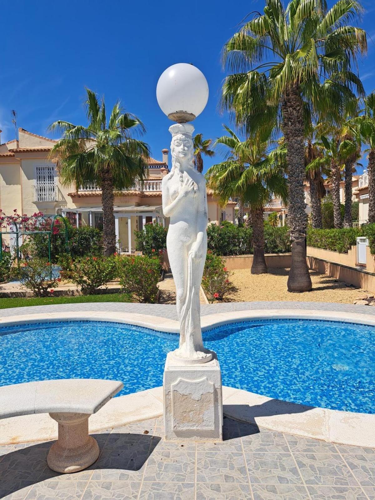Schoenes Ruhiges Rooftop Apartment Mit Grosser Dachterrasse Torrevieja Exterior foto