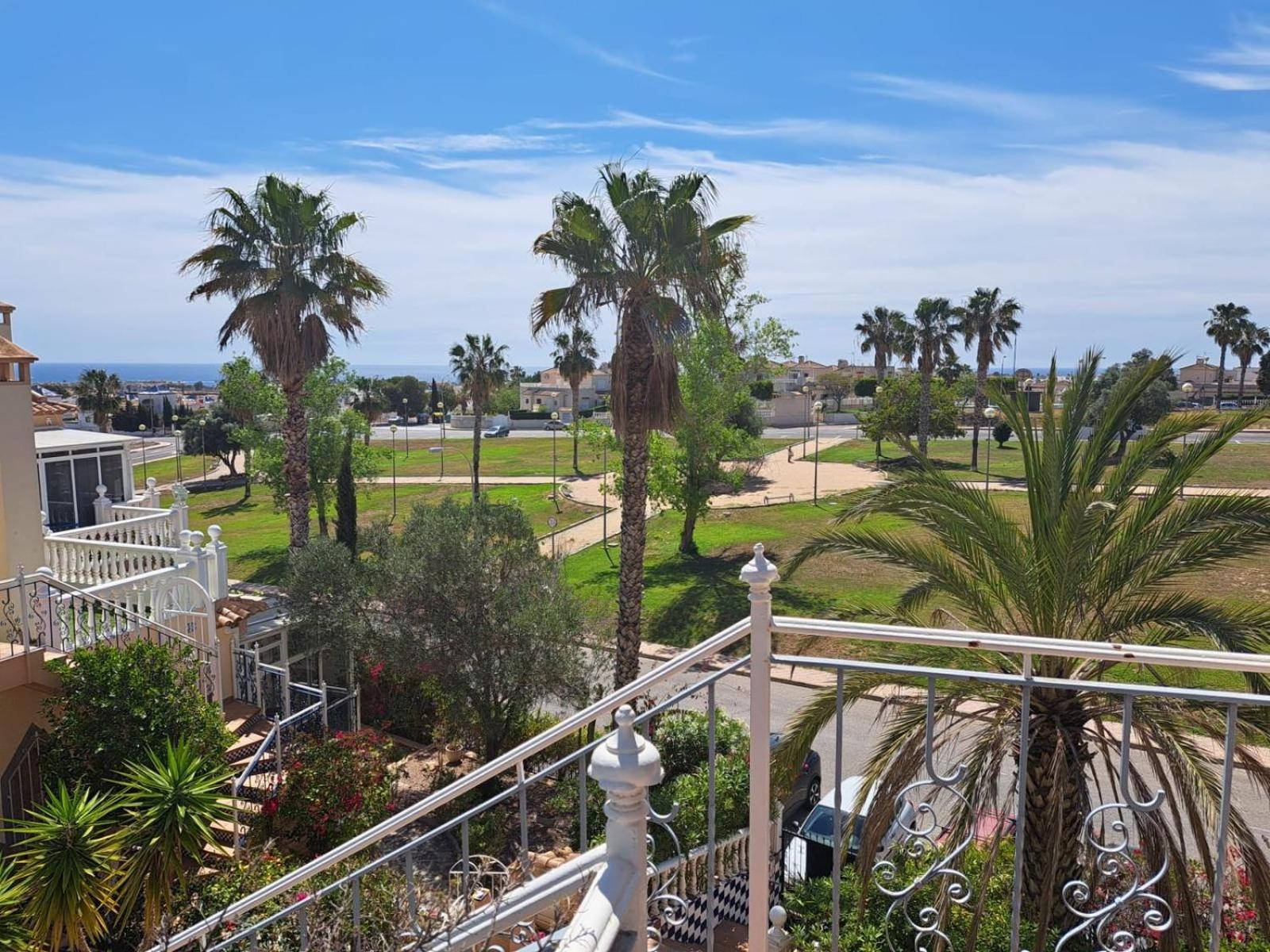 Schoenes Ruhiges Rooftop Apartment Mit Grosser Dachterrasse Torrevieja Exterior foto