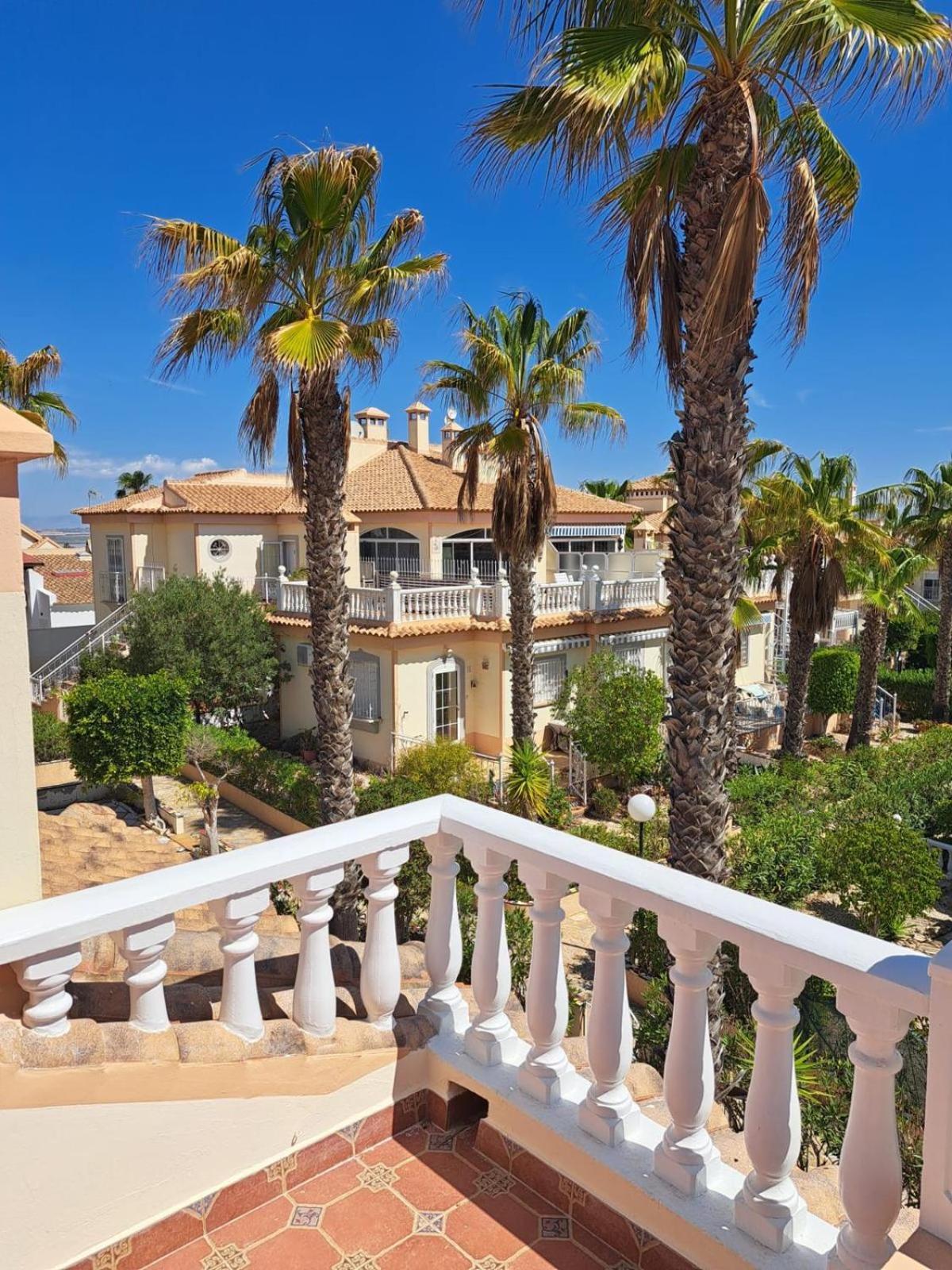 Schoenes Ruhiges Rooftop Apartment Mit Grosser Dachterrasse Torrevieja Exterior foto