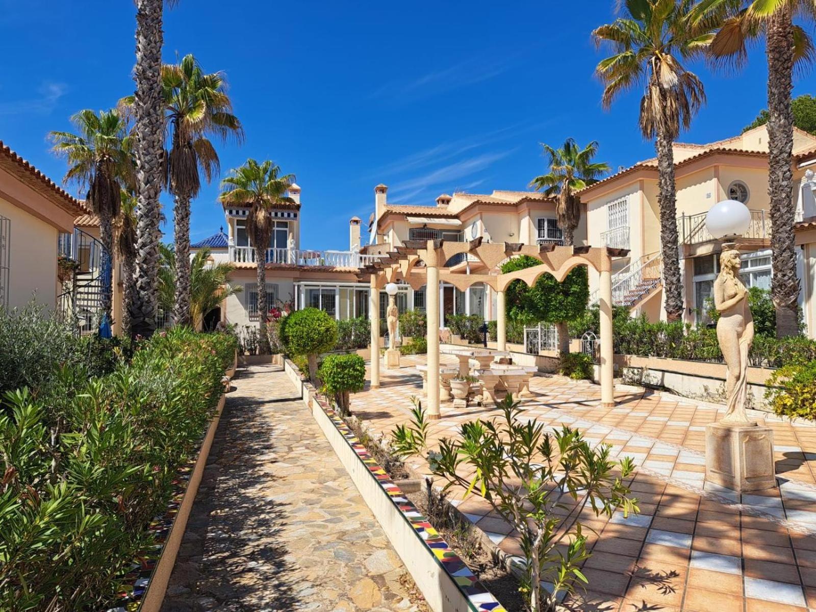 Schoenes Ruhiges Rooftop Apartment Mit Grosser Dachterrasse Torrevieja Exterior foto